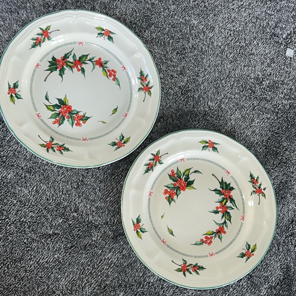 TABLETOPS UNLIMITED HOLLY BERRY PLATE - SALAD, DESERTS OR APPETIZERS SET OF TWO - Picture 3 of 13